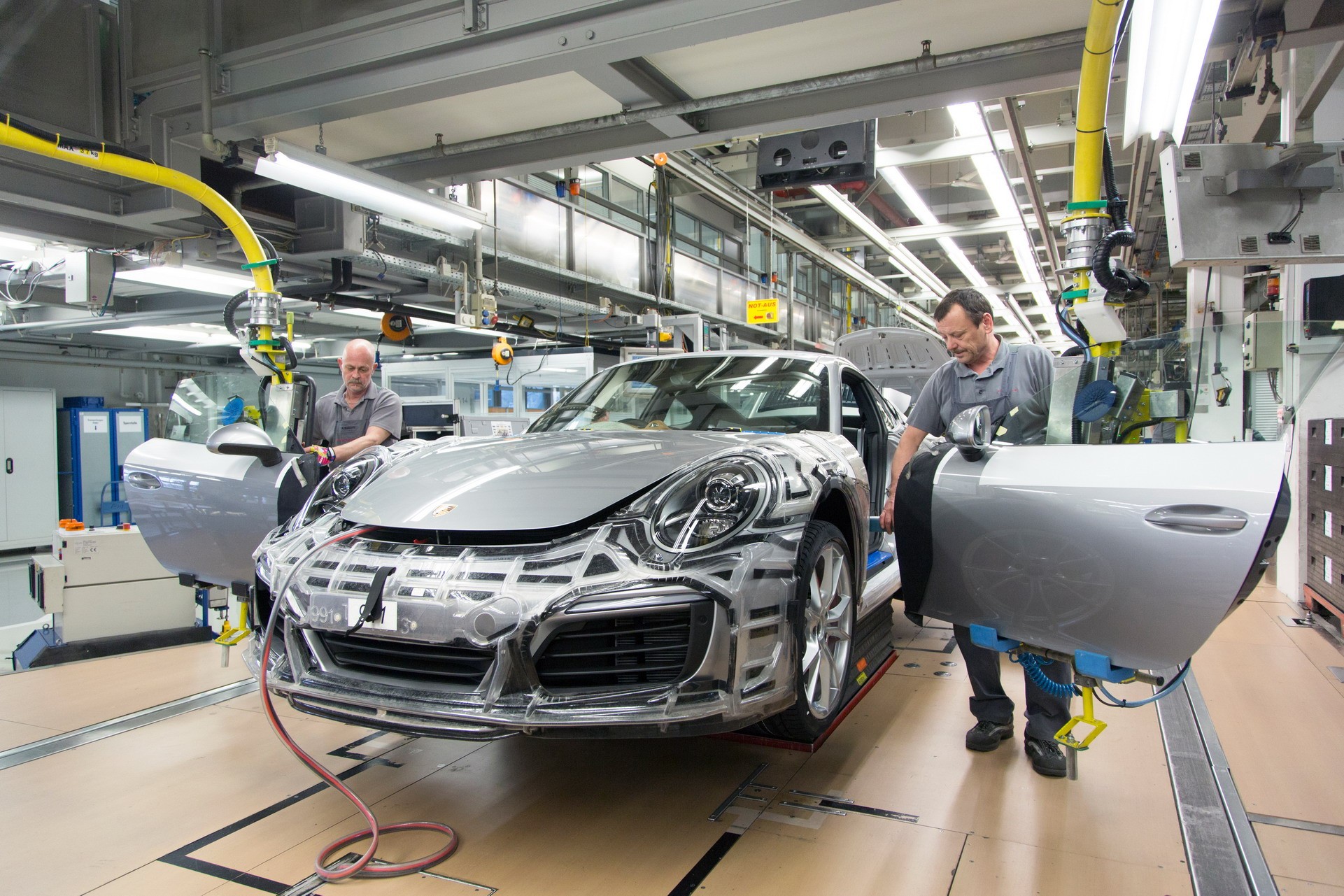 Автомобильная промышленность и глобальная экономика: взаимосвязь и влияние